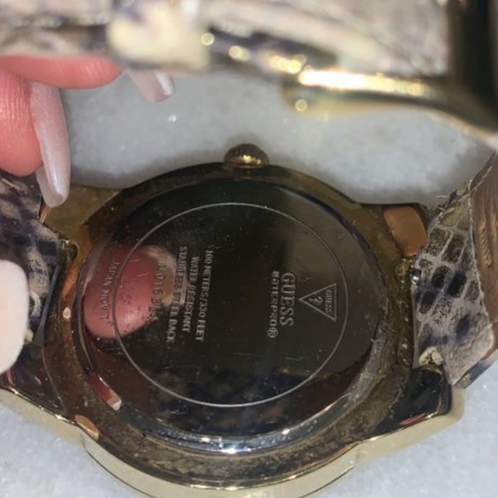 GUESS Watch - Picture 4 of 4